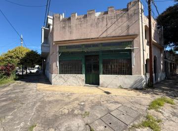 Local comercial · 28m² · Local en Esquina con Baño.