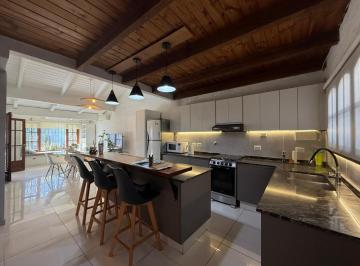 Casa de 4 ambientes, Córdoba · Poeta Lugones - Casa 2/3 Dorm Jardín y Piscina - 170 m² Cub / 286 m² Terr