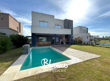 Casa · 223m² · 5 Ambientes · 1 Cochera · Casa en Venta en Pilar del Este, Barrio Santa Emilia, Pilar, G. B. a. Zona Norte