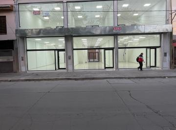 Local comercial de 2 ambientes, Cipolletti · Local Comercial de Dos Plantas en Alquiler — Oportunidad Única