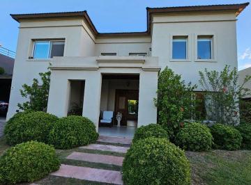Casa · 300m² · 7 Ambientes · 2 Cocheras · Venta de Casa en San Isidro Labrador Lote Interno