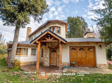 Casa · 256m² · 4 Ambientes · 1 Cochera · Casa en Venta 4 Ambientes en Bariloche con Vista Parcial Al Lago