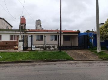 Casa · 54m² · 4 Ambientes · 1 Cochera · Venta Casa 2 Dorm. Estacion Flores