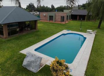 Casa · 500m² · 10 Ambientes · Villa Esquiu! Casa Tipo Quinta Premium a 500 m de Circunvalación! 8.000 m² (Oportunidad)
