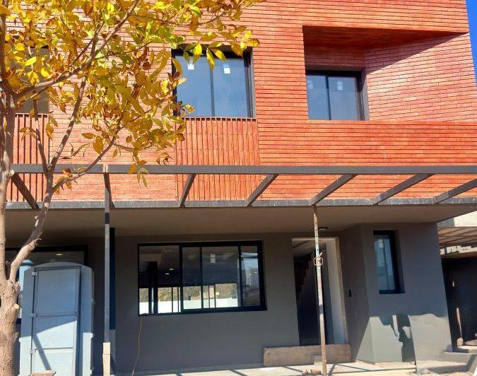 Casa · 171m² · 7 Ambientes · 1 Cochera