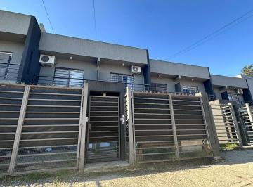 Casa · 86m² · 3 Ambientes · 1 Cochera · Apto Credito! Triplex - con Parrilla - 2 Dorm - Playroom