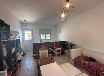 Casa · 86m² · 3 Ambientes · 1 Cochera · Apto Credito! Triplex - con Parrilla - 2 Dorm - Playroom