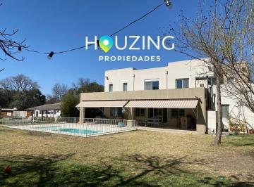 Casa · 355m² · 5 Ambientes · 2 Cocheras · Alquiler Casa Amoblada en San Lorenzo