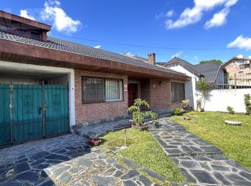 Casa · 255m² · 5 Ambientes · 3 Cocheras · Casa en Venta | 4 Dorm. | Parqueamplio | Quincho Completo | Gran Oportunidad | Ituzaingo Sur