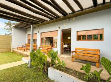 Casa · 64m² · 2 Ambientes · Casa con Parque y Pileta a La Venta Tandil