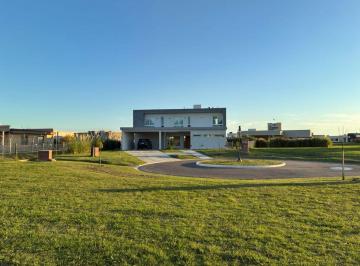 Casa de 5 ambientes, Ezeiza · Casa en Alquiler a Estrenar en San Simón Canning