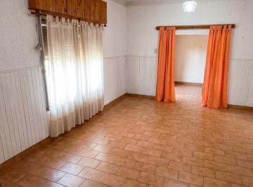 Casa · 80m² · 3 Ambientes · 3 Cocheras · Casa Venta - Gran Lote - a Refaccionar