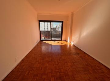 Departamento · 63m² · 3 Ambientes · 1 Cochera · Dpto 3 Amb, Al Frente, con Balcon y Cochera en Almagro en Venta.