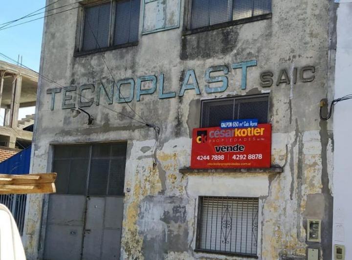Depósito · 695m²