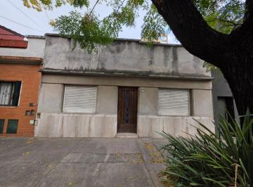 Casa de 4 ambientes, Villa Pueyrredón · Gabriela Mistral 2900 - Casa Antigua Sobre Lote de 8,66x24 Toda en Bajos Patio y Terraza