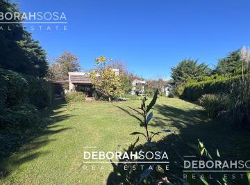 Casa · 131m² · 4 Ambientes · 3 Cocheras · Casa en Venta 4 Ambientes Apto Crédito Barrio Roble Joven