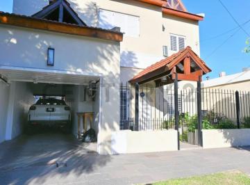 Casa · 130m² · 6 Ambientes · 3 Cocheras · Venta Casa 6 Ambientes, Cochera, Quincho y Pileta Lomas de Zamora