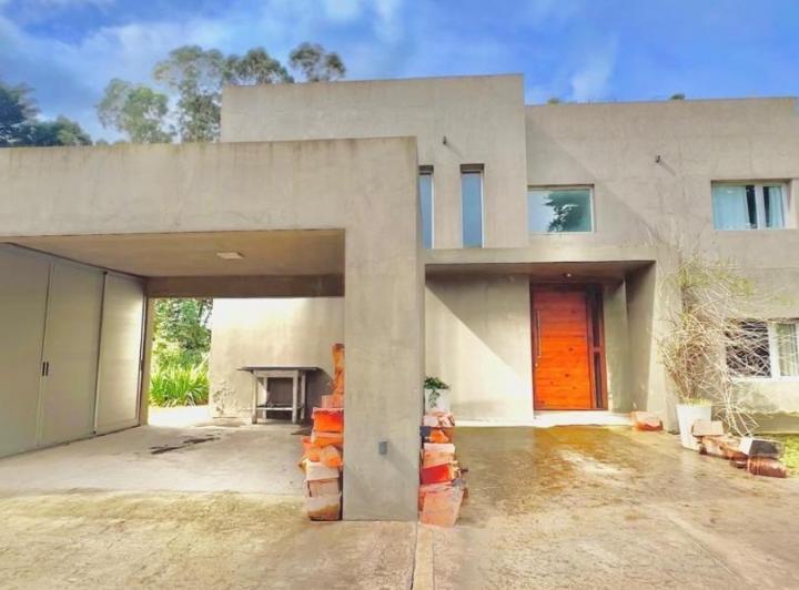 Casa · 350m² · 5 Ambientes