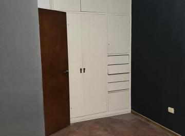 Oficina comercial · 80m² · 4 Ambientes · Oficina en 1º Piso por Escalera