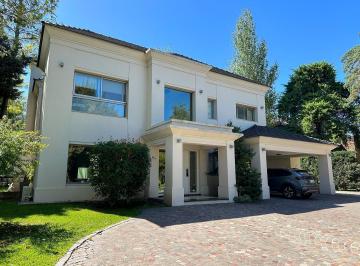 Casa · 293m² · 6 Ambientes · 7 Cocheras · Casa a La Venta en St Thomas Norte Sur