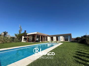 Casa · 205m² · 5 Ambientes · 1 Cochera · Casa en Venta en San Sebastian, Escobar, G. B. a. Zona Norte