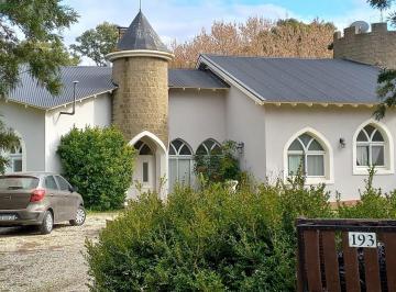 Casa · 624m² · 6 Ambientes · Casa en Venta - 5 Dorm. 3 Baños - Coronel Brandsen