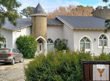 Casa · 624m² · 6 Ambientes · Casa en Venta - 5 Dorm. 3 Baños - Coronel Brandsen