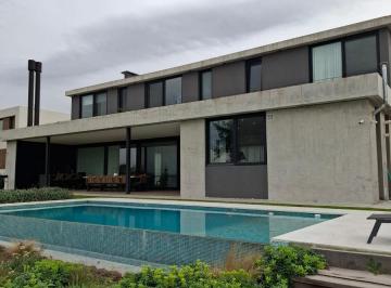 Casa · 355m² · 6 Ambientes · 2 Cocheras · Casa en Venta en Buenos Aires Golf Club