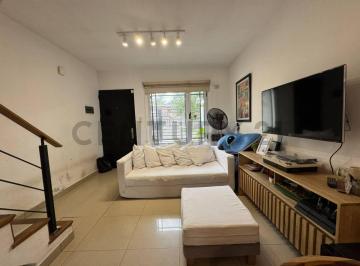 Casa · 66m² · 3 Ambientes · 1 Cochera · Venta Dúplex 3 Amb con Patio y Parrilla en Ituzaingó