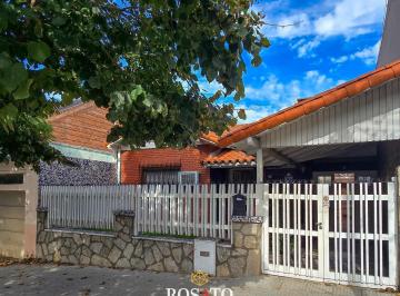 Casa · 154m² · 4 Ambientes · 1 Cochera · Venta Casa 4 Ambientes con Garaje, Patio y Parrilla en Villa Lugano