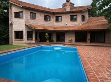 Casa · 358m² · 9 Ambientes · 2 Cocheras · Casa en Venta en Barrio Cerrado Los Laureles