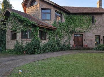 Casa · 358m² · 9 Ambientes · 2 Cocheras · Casa en Venta en Barrio Cerrado Los Laureles