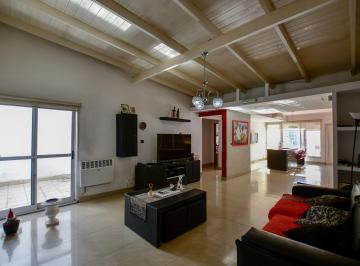 Casa · 250m² · 6 Ambientes · 1 Cochera · Casa en Venta - La Plata