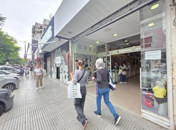 Local comercial · 220m² · Alquiler Local Comercial en San Isidro Sobre Calle Belgrano.