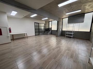 Local comercial · 114m² · 2 Ambientes · Excelente Local Comercial en Barracas. 110 m²