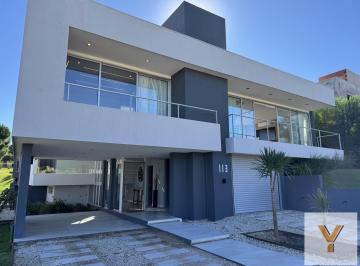 Casa · 285m² · 6 Ambientes · Casa en Venta - 4 Dorm. 5 Baños - Deportivo I
