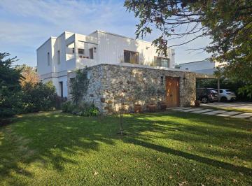 Casa · 350m² · 5 Ambientes · 6 Cocheras · Casa en Buenos Aires Golf, Bella Vista