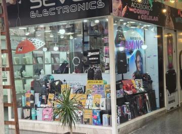 Local comercial · 65m² · Unico Alquiler Local Comercial en Calle 12 Entre 59 y 60. Galeria Local Al Frente. Oportunidad.