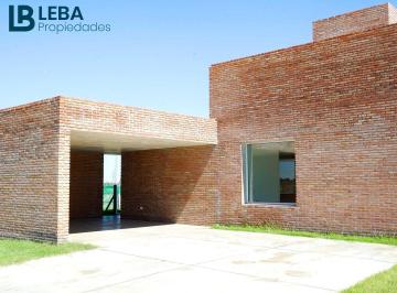 Casa · 191m² · 5 Ambientes · 2 Cocheras · Casa 3 Domritorios en La Finca Country Club