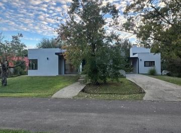 Casa · 175m² · 6 Ambientes · 2 Cocheras · Venta Casa 3 Dorm. en Sausalito con Pileta