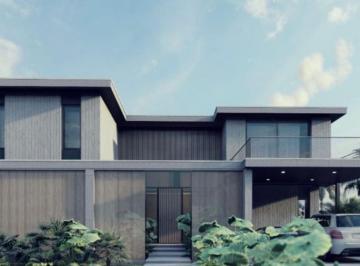 Casa · 550m² · 5 Ambientes · 4 Cocheras · Casa en Barrio Los Puentes