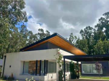Casa · 200m² · 4 Ambientes · 2 Cocheras · Casa de 4 Ambientes, con Piscina Climatizada a La Venta en Arenas del Sur. Mar del Plata