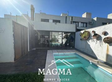 Casa de 6 ambientes, Córdoba · Duplex en Venta - Nuevo Poeta Lugones! 3 Dorm.! Pileta!