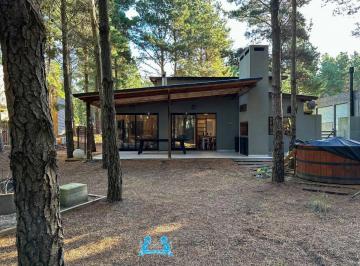 Casa de 5 ambientes, Costa Esmeralda · Venta Casa con 220 m² y 4 Dorm. con Entorno Natural Arbolado en Costa Esmeralda