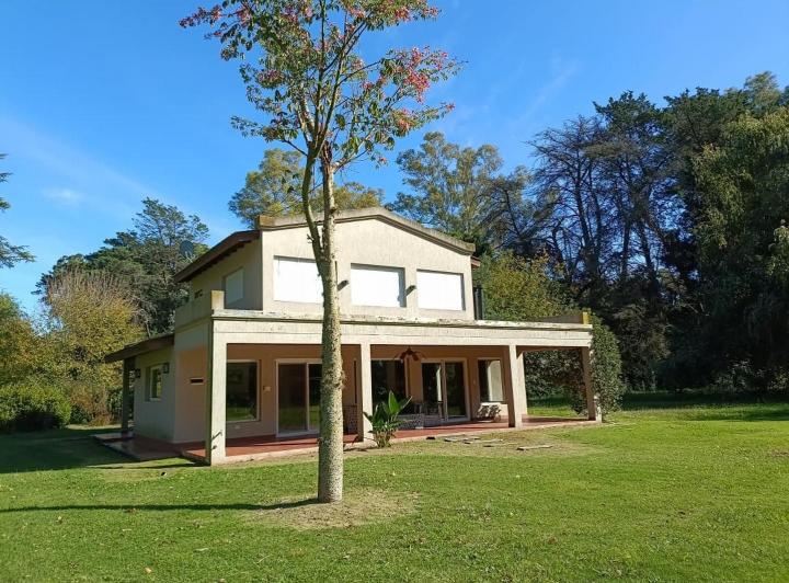 Campo · 250m² · 5 Ambientes
