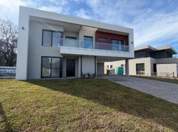Casa 930m² Venta Guillermo Hudson · Moderna Casa de Diseño en Greenville – en Construcción | Entrega Estimada 3° Cuatrimestre 2026