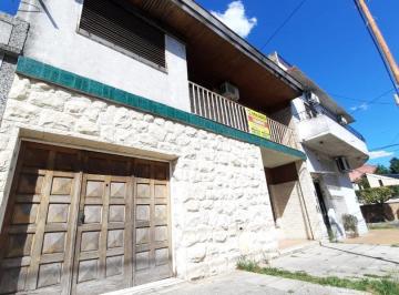 Casa · 220m² · 3 Ambientes · 2 Cocheras · Casa 3 Ambientes Sobre Lote Propio