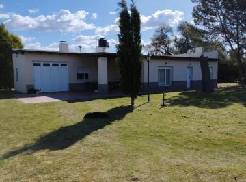 Casa · 95m² · 3 Ambientes · 2 Cocheras · Casa en Venta - 2 Dorm. 2 Baños - Cocheras - 2.790 m² - Coronel Dorrego
