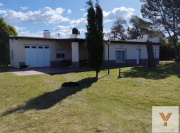 Casa · 95m² · 3 Ambientes · 2 Cocheras · Casa en Venta - 2 Dorm. 2 Baños - Cocheras - 2.790 m² - Coronel Dorrego