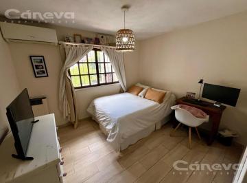 PH · 117m² · 4 Ambientes · 1 Cochera · PH en Olivos con 3 Dorm. Patio y Parrilla. 2 Baños. Cochera